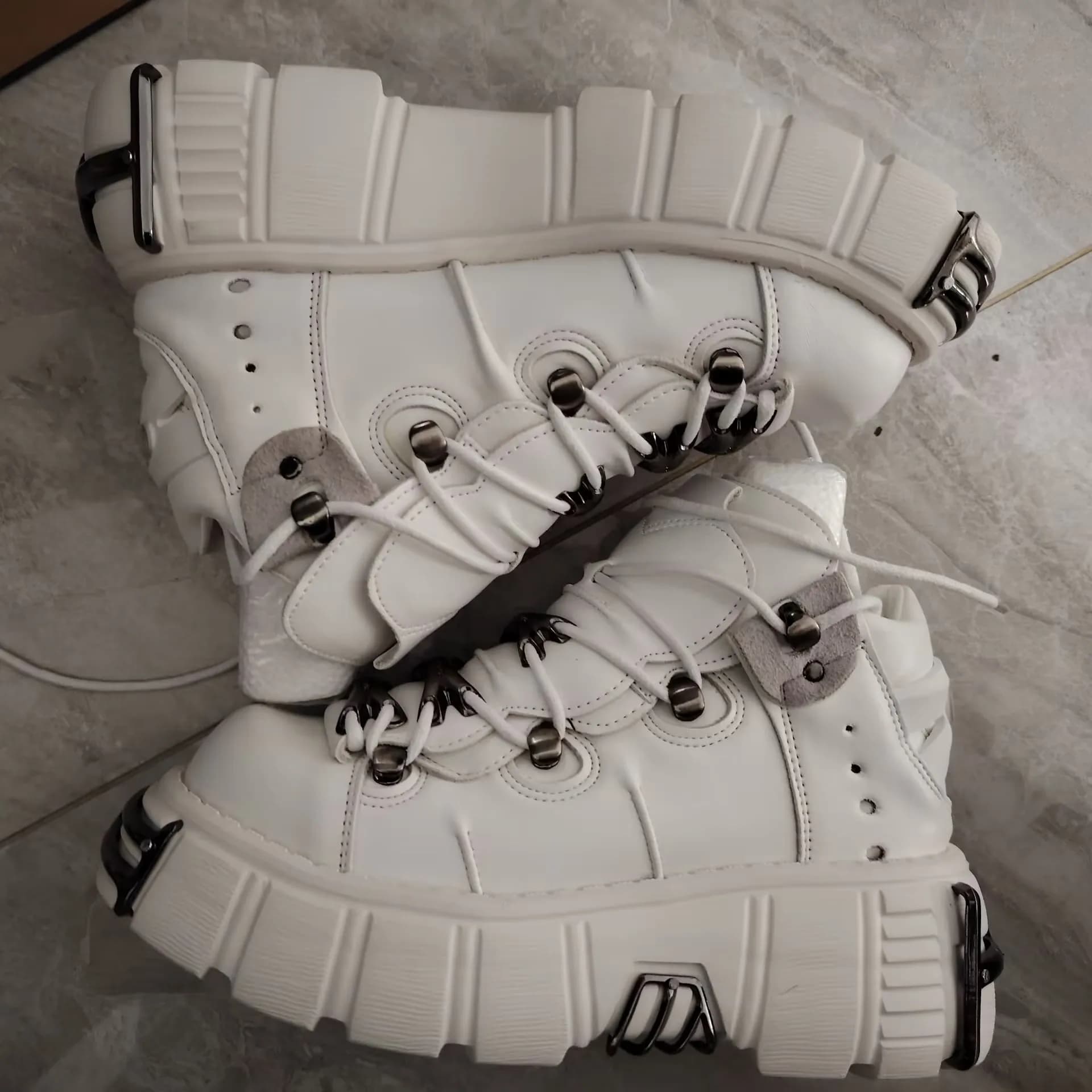 2026 Scarpe da donna e uomo in pelle, stile Goth, Heavy Metal, Muffin Punk, con plateau, Dark Rock, con rialzo, stile Locomotive