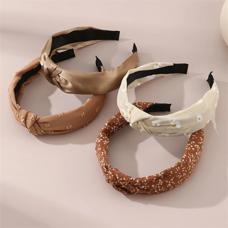 Set da 4 pezzi: fascia per capelli larga con nodo a croce Sweet Daisy – Sciarpa per capelli in tessuto morbido per un look boho quotidiano.