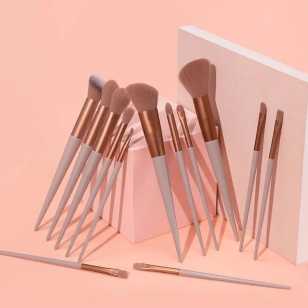Set of 13 Soft and Soft Makeup Brushes, Professional Kit for Fondotinta, Cipria, Ombretto and Blush, for Beginners