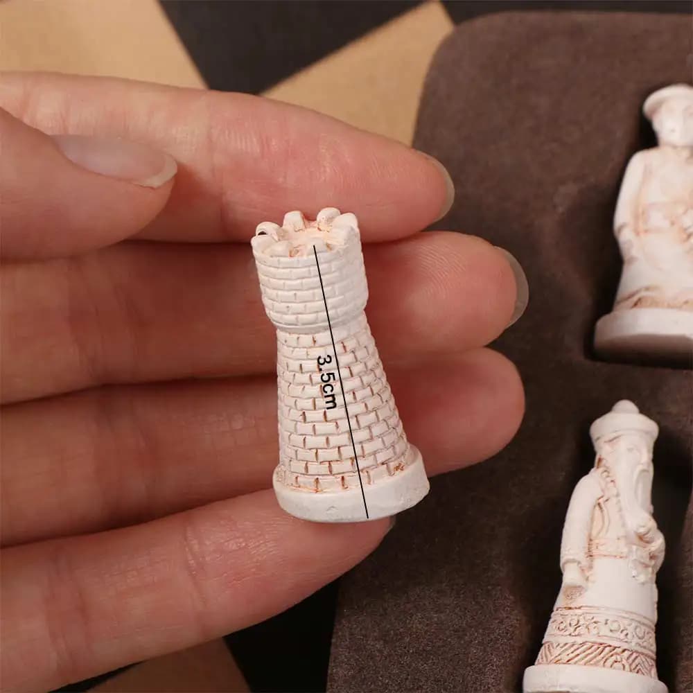 Pezzi degli scacchi antichi in resina Tromba Set di scacchi realistici con caratteri cinesi antichi Imitazione di scacchiera in pelle