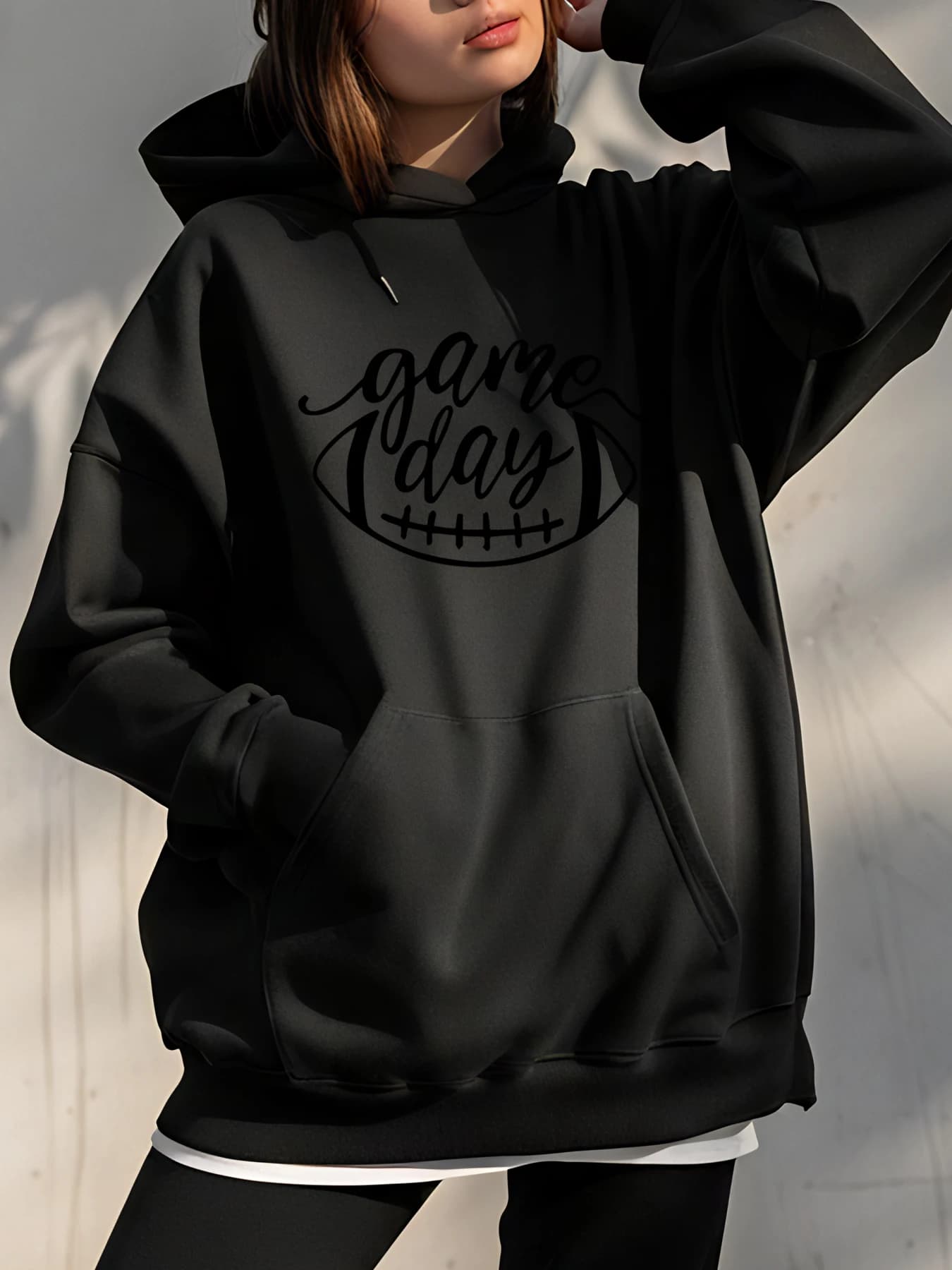 Felpa con cappuccio nera da donna Game Day Felpa con stampa calcio Pullover oversize casual Top con cappuccio per appassionati di sport e abbigliamento quotidiano