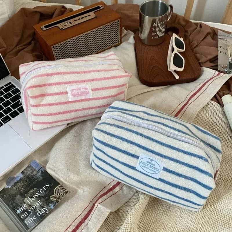 Borse per cosmetici con asciugamano morbido da donna dal design a righe Borsa per riporre cuscini da donna portatile leggera Borse da viaggio casual per ragazze Pochette