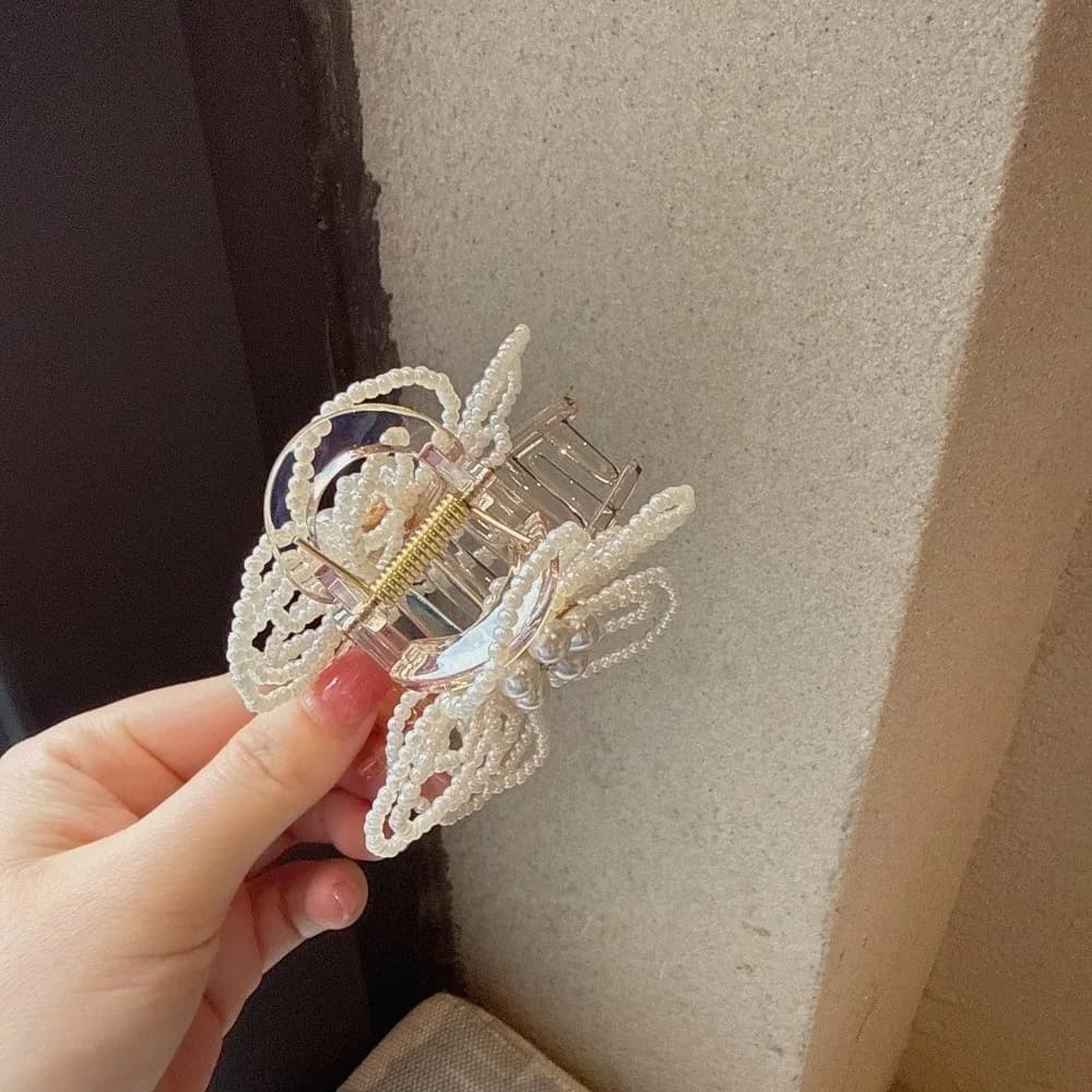 Fermaglio per capelli a forma di squalo con perle impermeabili e perline bianche a grana fine, elegante e squisito, fatto a mano, per uso quotidiano