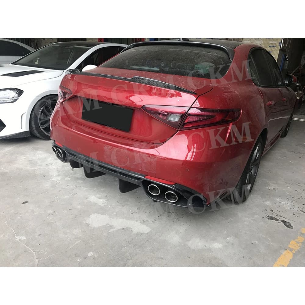 Carbon Fiber Rear Bumper Diffuser Lip Spoiler for Alfa Romeo Giulia Standard / Sport Car Decoration FRP Body Kit 2017 +