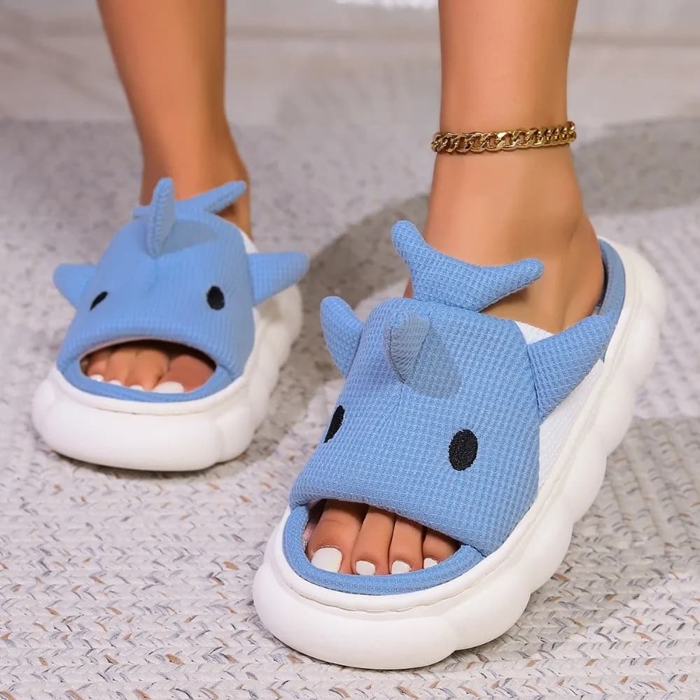 Pantofole di squali nuvolosi Pantofole di peluche di squalo Scarpe invernali Animali Pantofole invernali Scivoli open-toe Mocassini Divertenti pantofole di lino