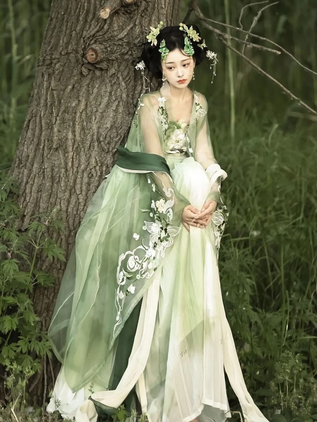 Un completo Hanfu quotidiano super etereo con nuovi elementi Han, una pesante gonna ricamata sul petto e una camicia a maniche larghe
