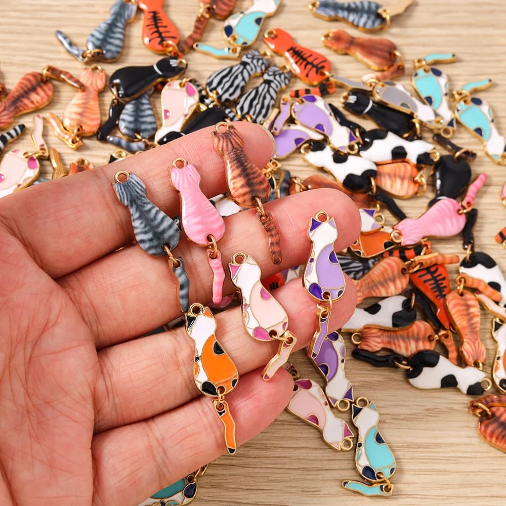 Tusember 10 pz. Ciondoli in lega metallica smaltata a forma di gatto, accessori per la creazione di gioielli fai da te: orecchini, bracciali, collane