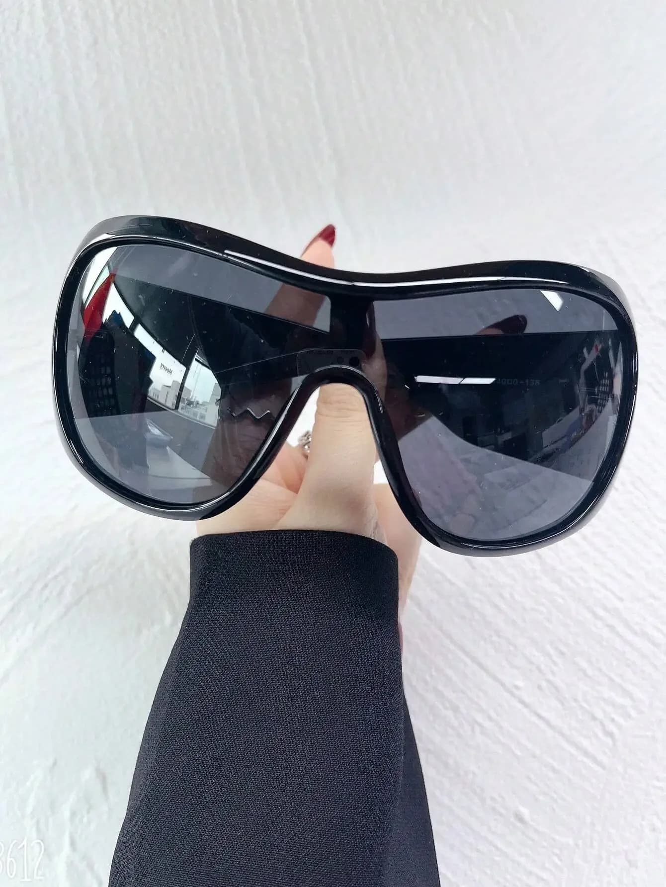 Maschera facciale avvolgente oversize da 1 pezzo, occhiali da sole personalizzati per protezione solare da esterno Y2K, occhiali alla moda integrati