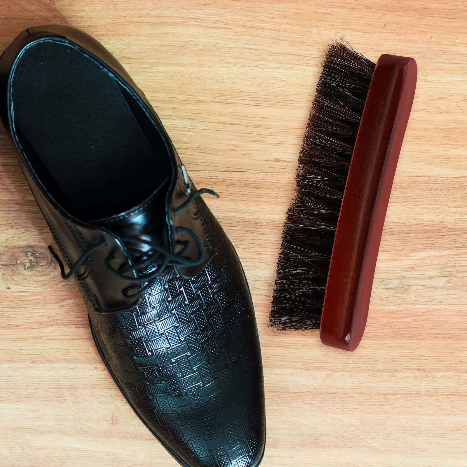 Spazzola Efficiente per Lucidatura Scarpe in Crine di Cavallo con Manico in Legno, Rimuove lo Sporco in Modo Sicuro, Ideale per Stivali e Scarpe Eleganti