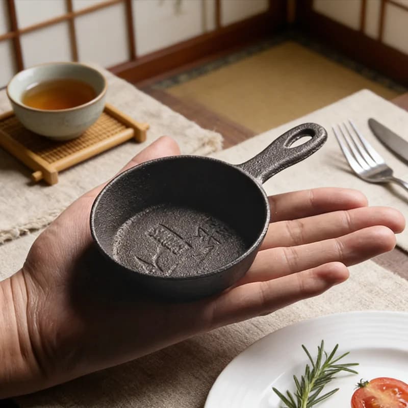 Mini versatile cast iron pan 8.5 cm with non-stick surface for frying, baking, serving, excellent as a personal pan or kitchen gadget