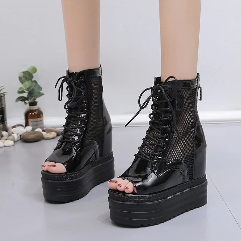 Stivali freddi da donna da 10 cm 2026 Primavera/Estate Nuovo stile Piattaforma Scarpe con bocca di pesce in rete incrociata Muffin Sandali alti con suola spessa