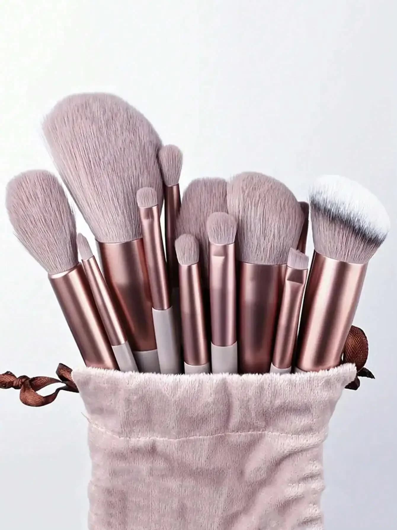 Set di pennelli per trucco professionale da 24 pezzi, inclusi pennelli per fondotinta, pennelli per ombretti, ecc., manico in plastica, capelli sintetici morbidi, con custodia, colore casuale. Set di Pennelli per il Trucco, Set di Pennelli per il Makeup, Set di Pennelli per il Trucco