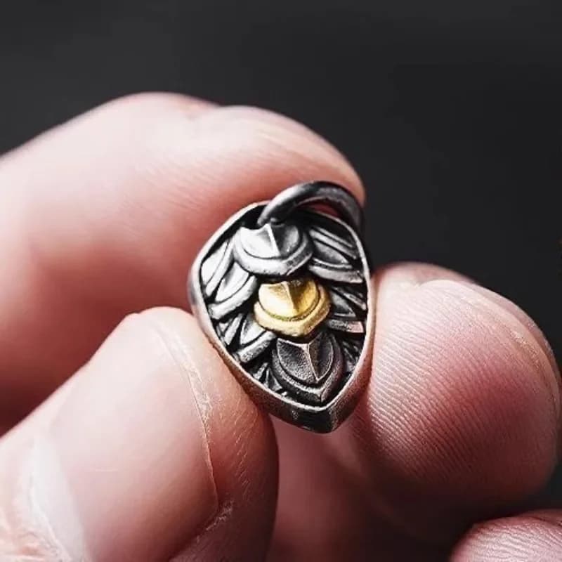 Silver 925 cameo shield pendant Classic stereoscopic leaf necklace golden ethnic style dragon bone chain banquet jewelry