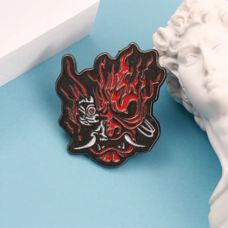 Testa di teschio del diavolo rosso Spille divertenti in metallo Spille Distintivi Zaino Accessori di abbigliamento Regalo di gioielli all'ingrosso per uomo