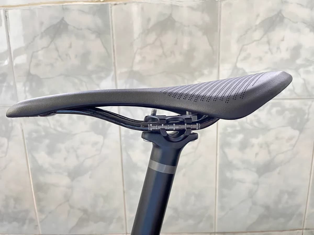 Sella per bici in carbonio super leggera MTB Road T800 Sedile per bicicletta in fibra di carbonio Comodi cuscini da corsa in pelle EVA