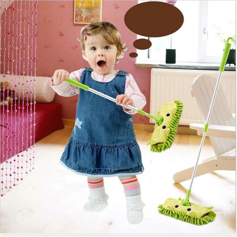 I bambini giocano a casa giocano con i mini strumenti di pulizia dei cartoni animati carini Giocattoli per l'addestramento del senso comune migliori per i bambini