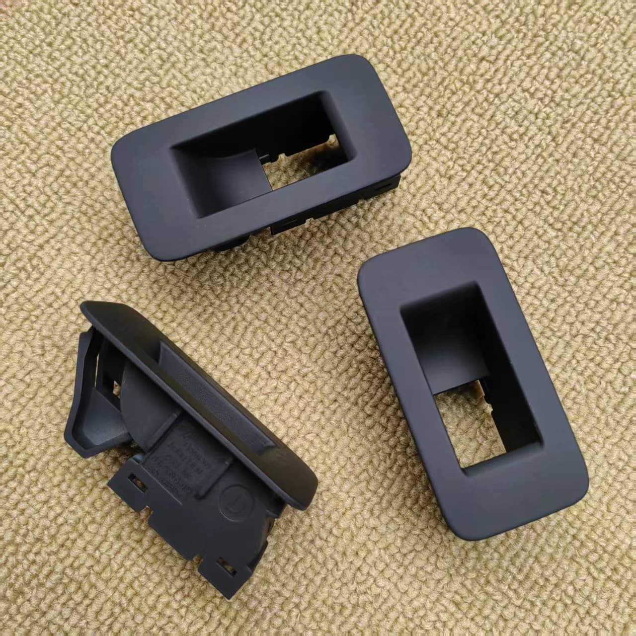 Staffa per telaio decorativo per interruttore di sollevamento in vetro per lunotto laterale da 3 pezzi per VW Touareg 04-10 7L6959521D 7L6 959 521D