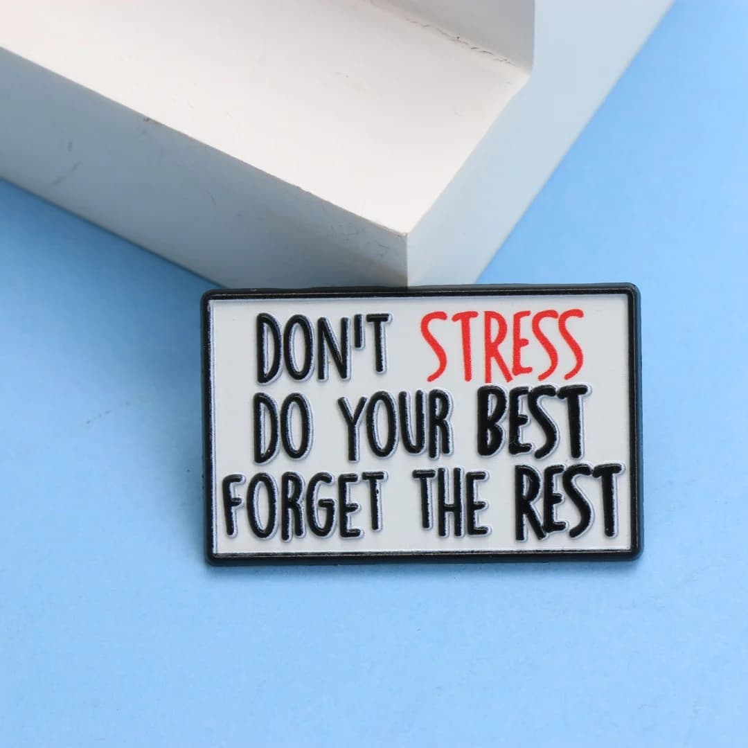 Non stressare la tua migliore spilla smaltata - Distintivo da bavero con slogan punk dei cartoni animati per abbigliamento zaino Regalo fai da te