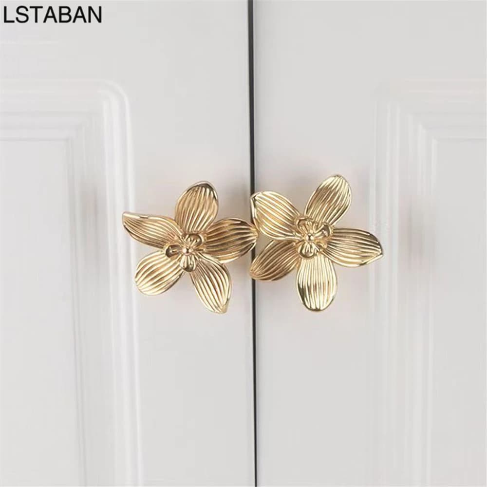 Maniglia per porta di armadietto da cucina in oro massiccio a forma di fiore in lega di zinco nera pomello per mobili ferramenta rotonda tirante per cassetto