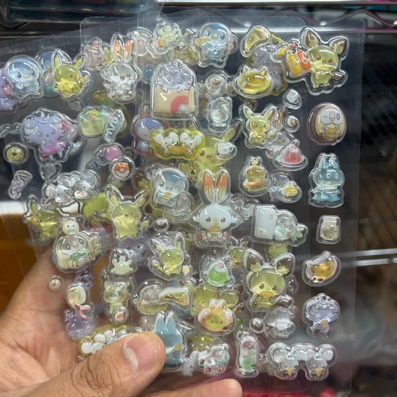 4 Pezzi Adesivi 3D Stereoscopici di Pokemon Pikachu, Decorazioni per Telefoni, Regali per Ragazze, Accessori per Collezioni