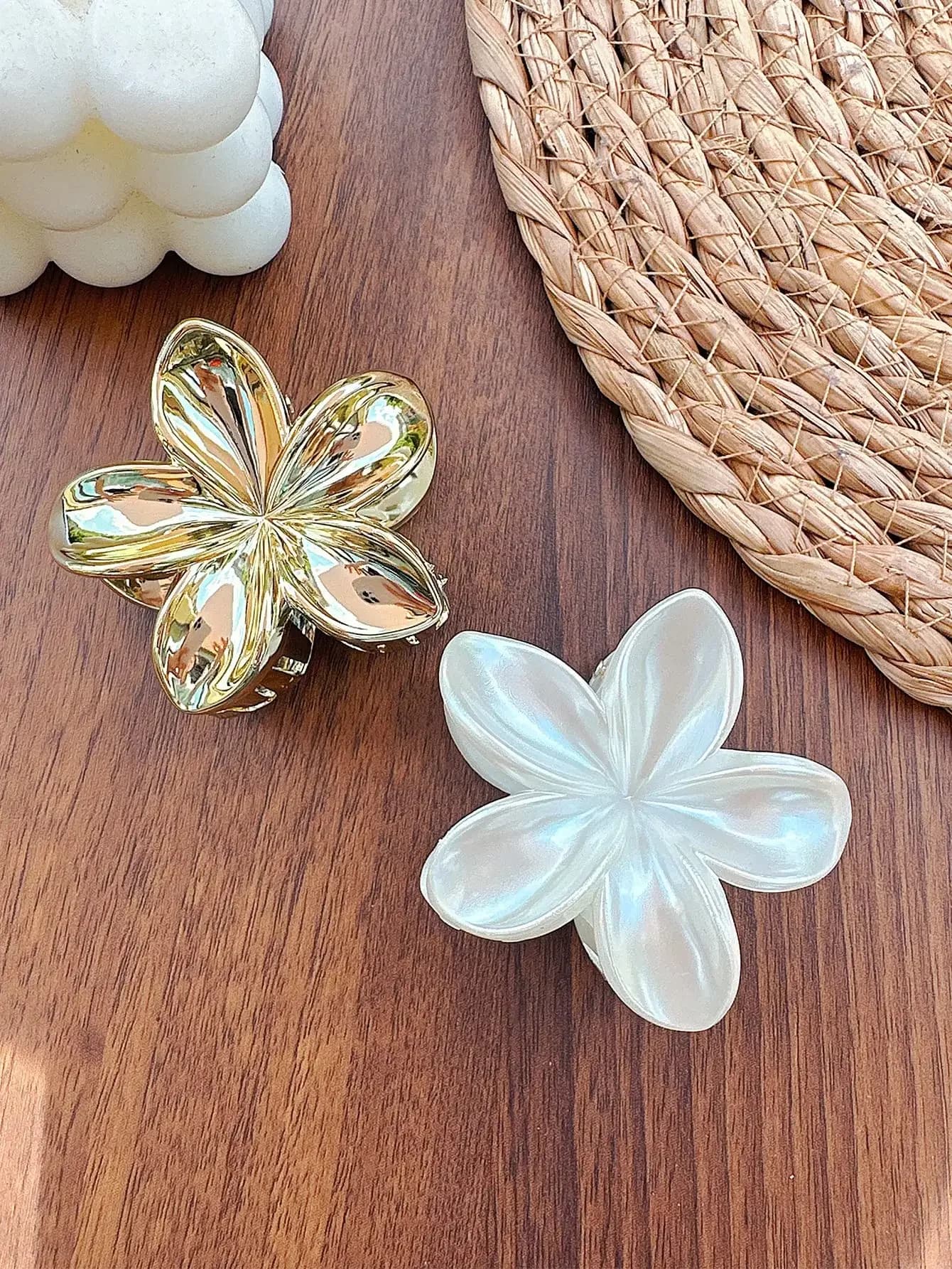 Fermagli per capelli in acrilico con fiori e conchiglie, fermagli per chignon eleganti e sofisticati, accessori per capelli versatili per l'uso quotidiano, fermagli a pinza per outfit estivi dallo stile dolce e fresco
