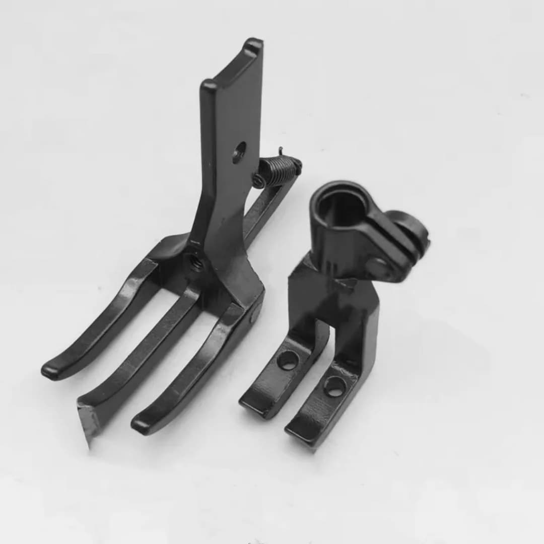 20606 Three Synchronous Dual Needle Movable Belt With Knife Center Positioning Presser Foot For DU Car Movable Stop Presser Foot