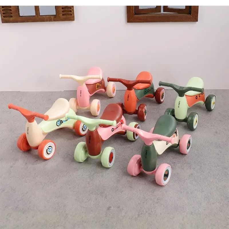 Mini Auto Giocattolo per Bambini a Quattro Ruote, Simulazione Casuale, Monopattino Scorrevole per Neonati, Ornamento Creativo, Giocattolo Auto per Bambini da Assemblare