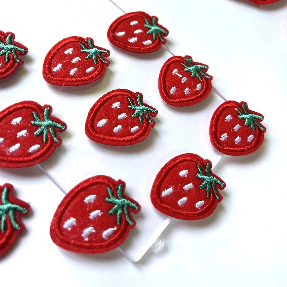 10 pezzi/lottp mini toppa ricamata alla fragola toppe di stoffa di frutta carina borse scarpe adesivi decorativi patch