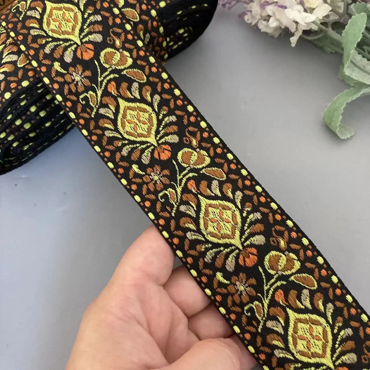 Nuovo 1 Metri 5 Centimetri Giallo Fiore Etnico Lace Trim Nastro Jacquard Tessitura Totem Modello di Lavoro A Maglia Borsa di Indumento Accessori