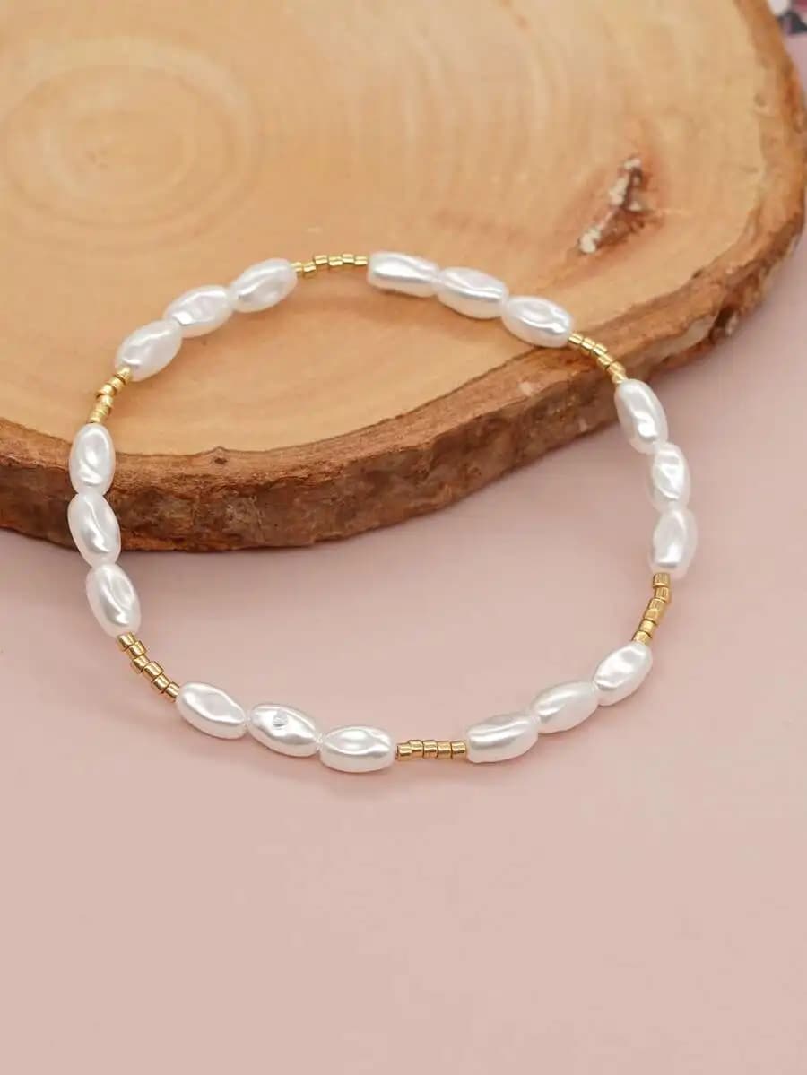 Faux Pearl Beaded Bracelet with Elegant Cultured Design