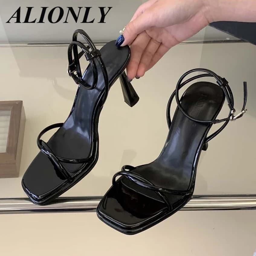 Alionly 2026 New Fashionable Women's Sandals with Tacco Sottile, Details Plissettati e Cinturino con Fibbia, Punta Affusolata, per Banchetti e Feste