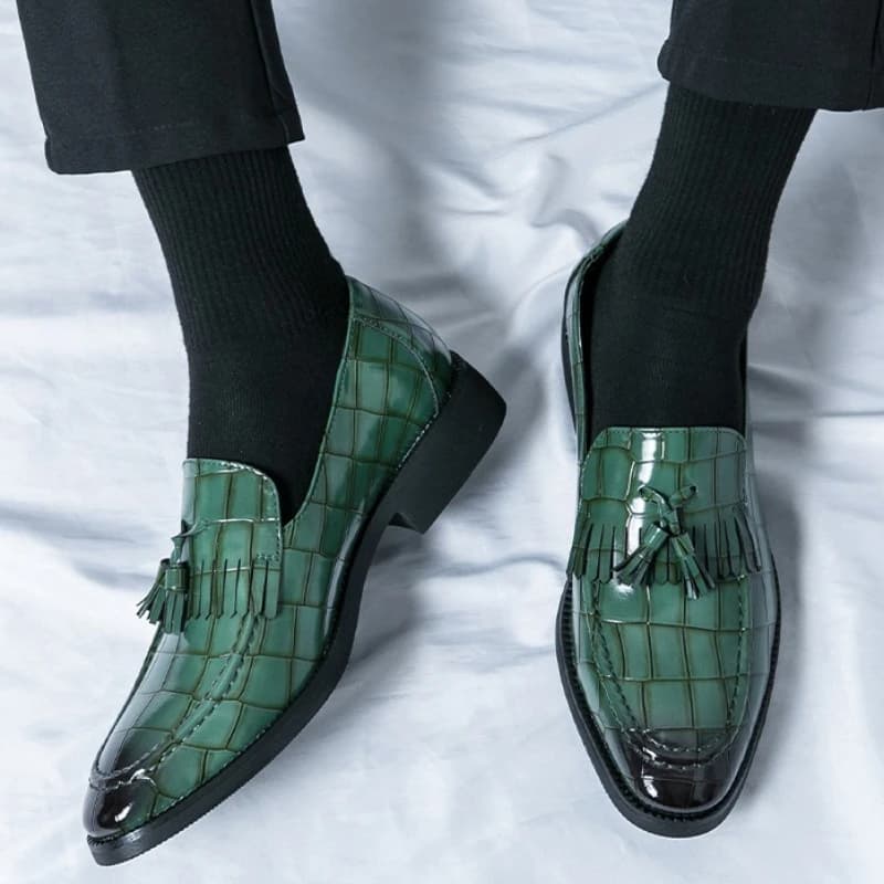 Nuovi mocassini da uomo nappe suola rossa punta tonda slip-on primavera autunno uomo scarpe eleganti da sposa taglia 38-48