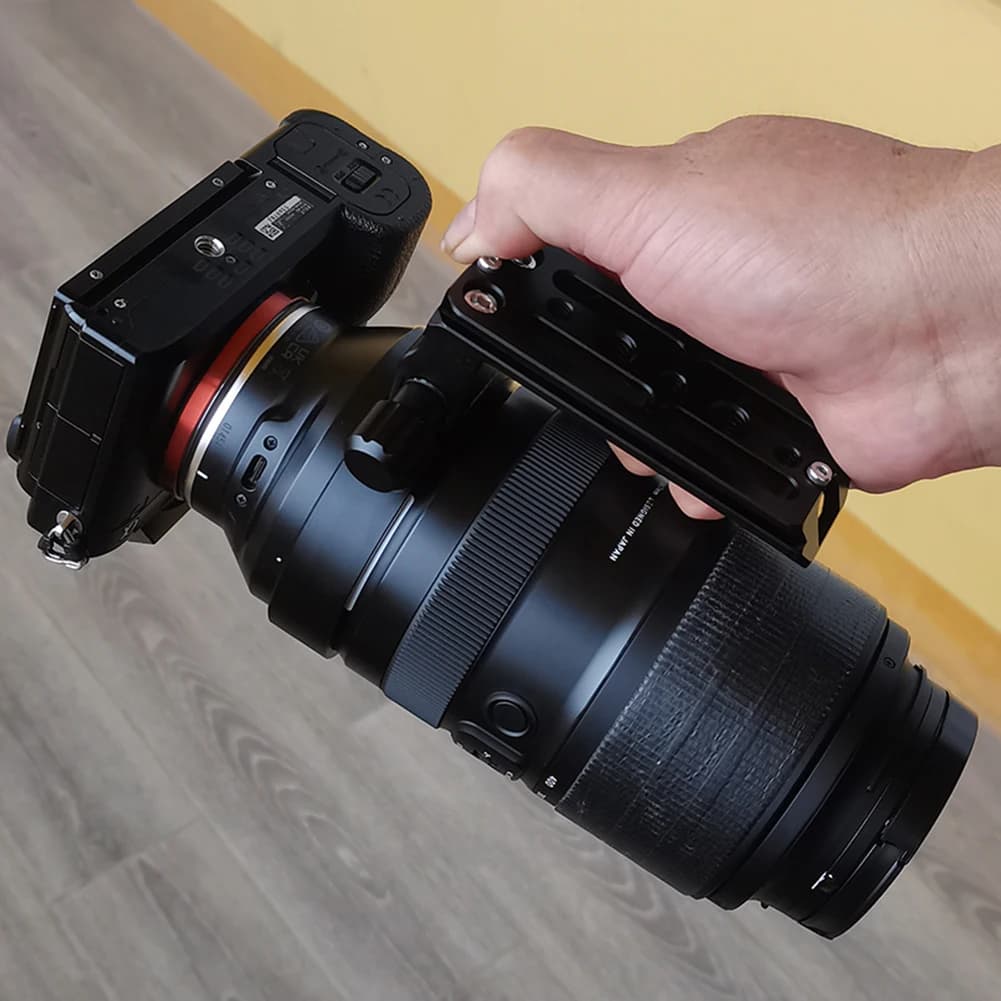 Collare per treppiede con piastra a sgancio rapido Arca e fori per viti da 1/4 e 3/8 di pollice per Tamron A067S 50-400mm F4.5-6.3 per obiettivi Sony E-Mount
