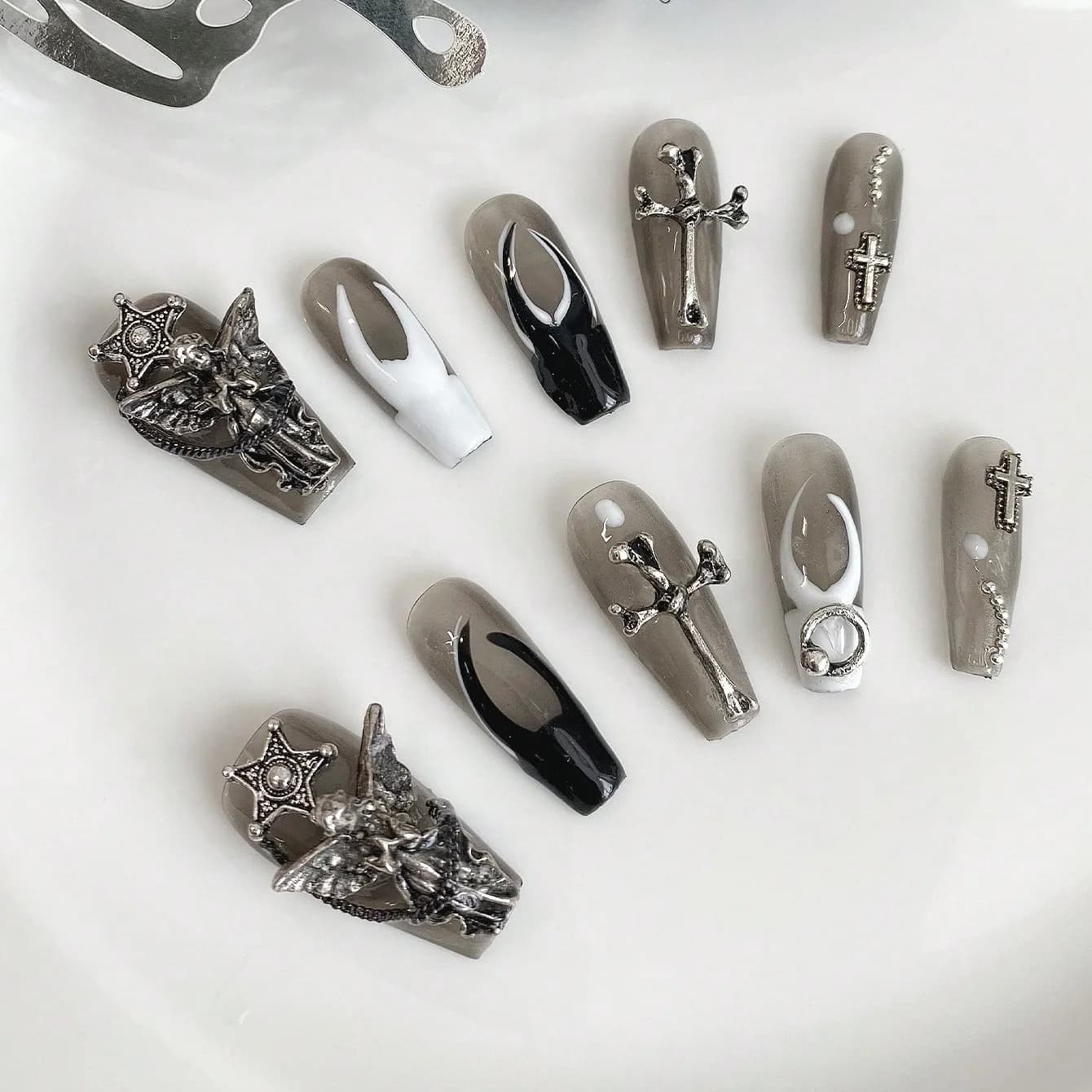 10 handmade coffin-shaped nails, beautiful fake nails, nail art white and black angel of Halloween, suitable for women to use