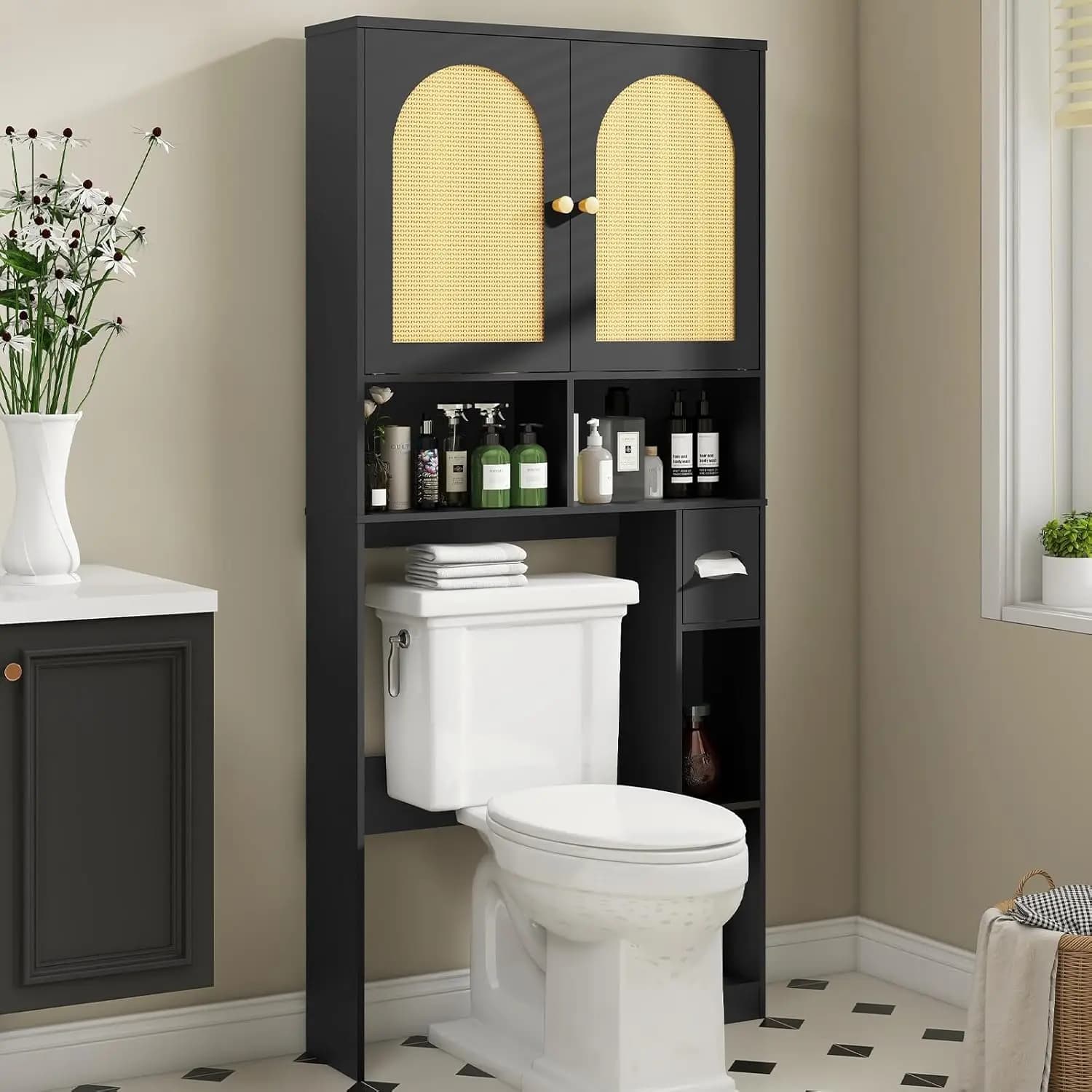 Mobiletto portaoggetti in rattan per il bagno, mobiletto in legno da posizionare sopra il WC con 2 ante e porta rotolo di carta igienica.