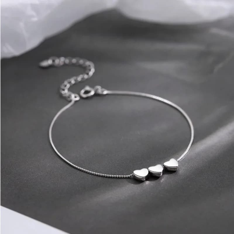 Bracciale con ciondolo a catena in metallo a forma di cuore placcato in argento per le donne, gioielli di moda classici, accessori geometrici minimalisti