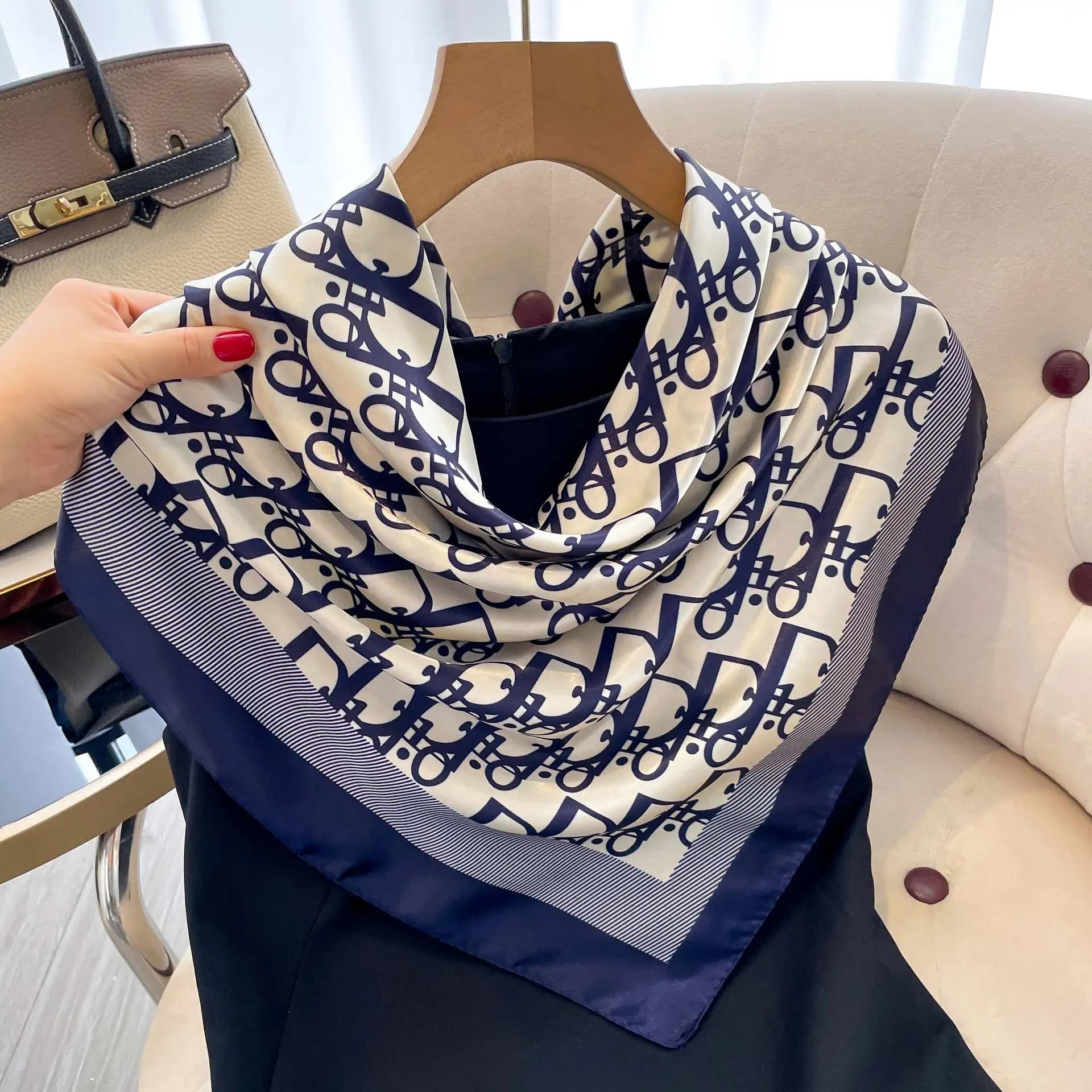 1 Pezzo Sciarpa in Seta da Donna Vintage alla Moda Versatile Stampata, Fascia per Capelli Primaverile, Hijab, Protezione Solare, Foulard, Sciarpa Avvolgente