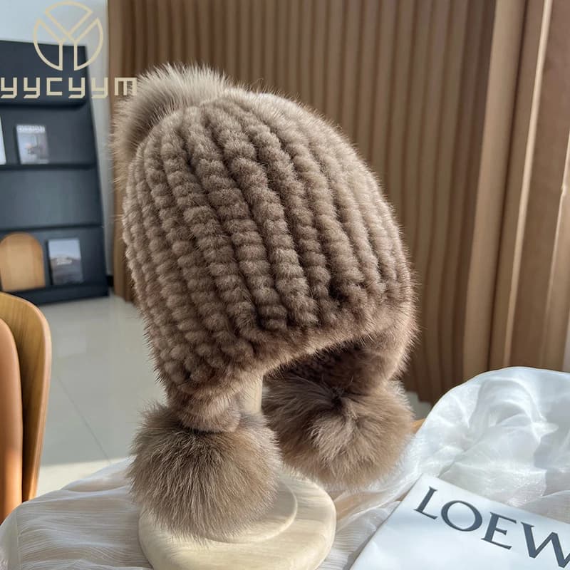 Vendita calda invernale Cappello di pelliccia di visone reale per le donne Berretto caldo con orecchio di pelliccia di visone lavorato a maglia Il berretto a spirale con pompon di pelliccia di volpe sulla parte superiore
