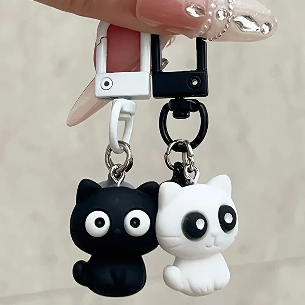 Confezione da 2 simpatici portachiavi a forma di gatto bianco e nero, ciondolo versatile per zaini, borse e portafogli