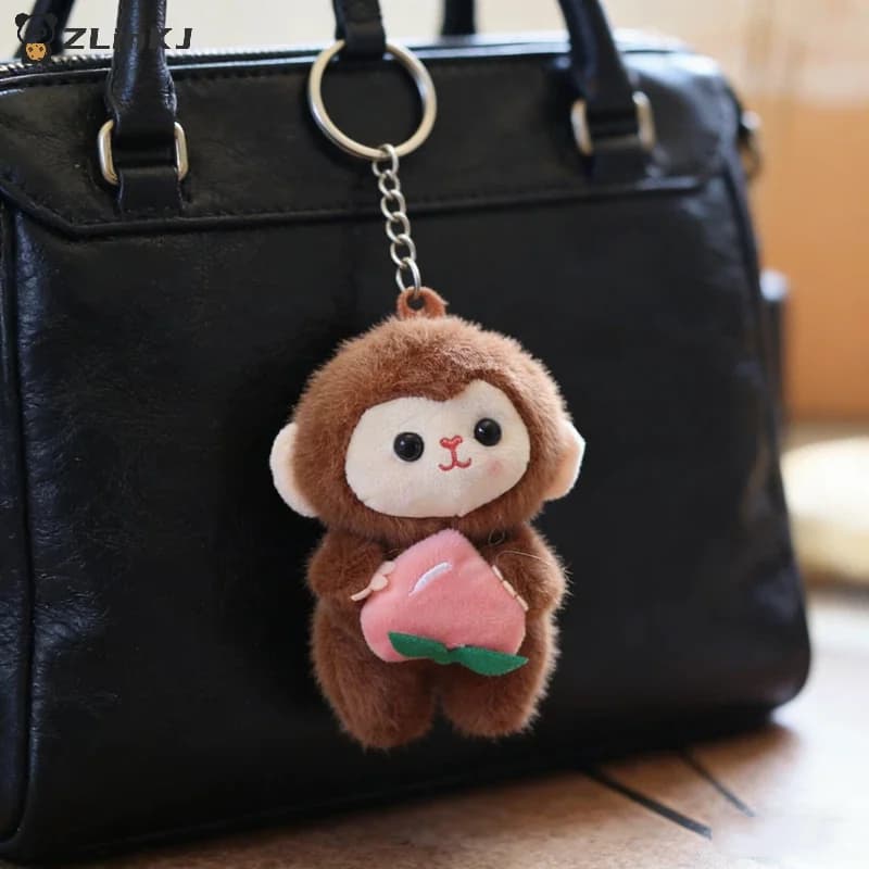 ▶ Portachiavi Peluche a Forma di Scimmia Frutta Cartoon, Ciondolo Decorativo per Zaino, Regalo Carino