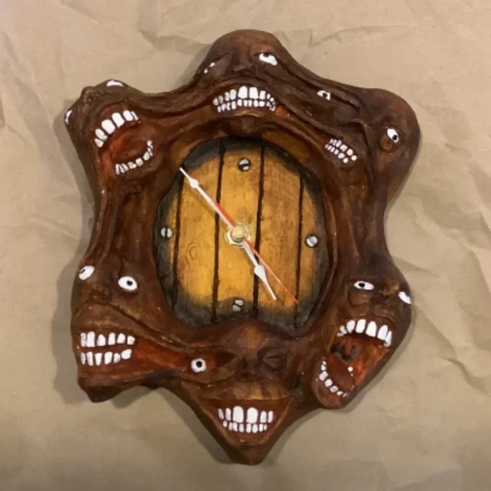 Orologio da parete in resina horror creativo Figurine a sei teste Ritratto astratto Design Silenzioso Soggiorno Decorazioni per ufficio Figurine