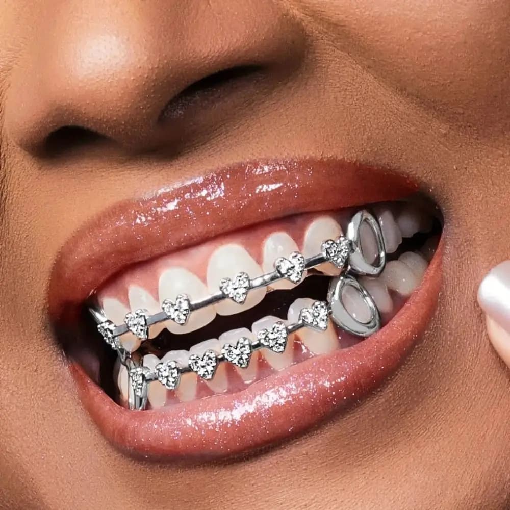 Griglie dentali Hip Hop alla moda con strass Doppio fascino lucido Denti Grillz Semplici tappi per denti in oro/argento per donne e uomini