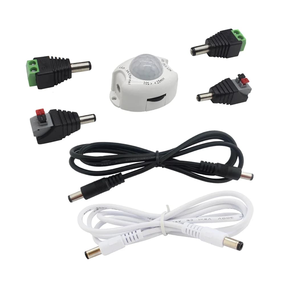 Interruttore del sensore di movimento PIR 12V DC timer ON OFF automatico LED Strip Light cavo di prolunga del sensore di movimento DC maschio 1A 2A lavoro notturno