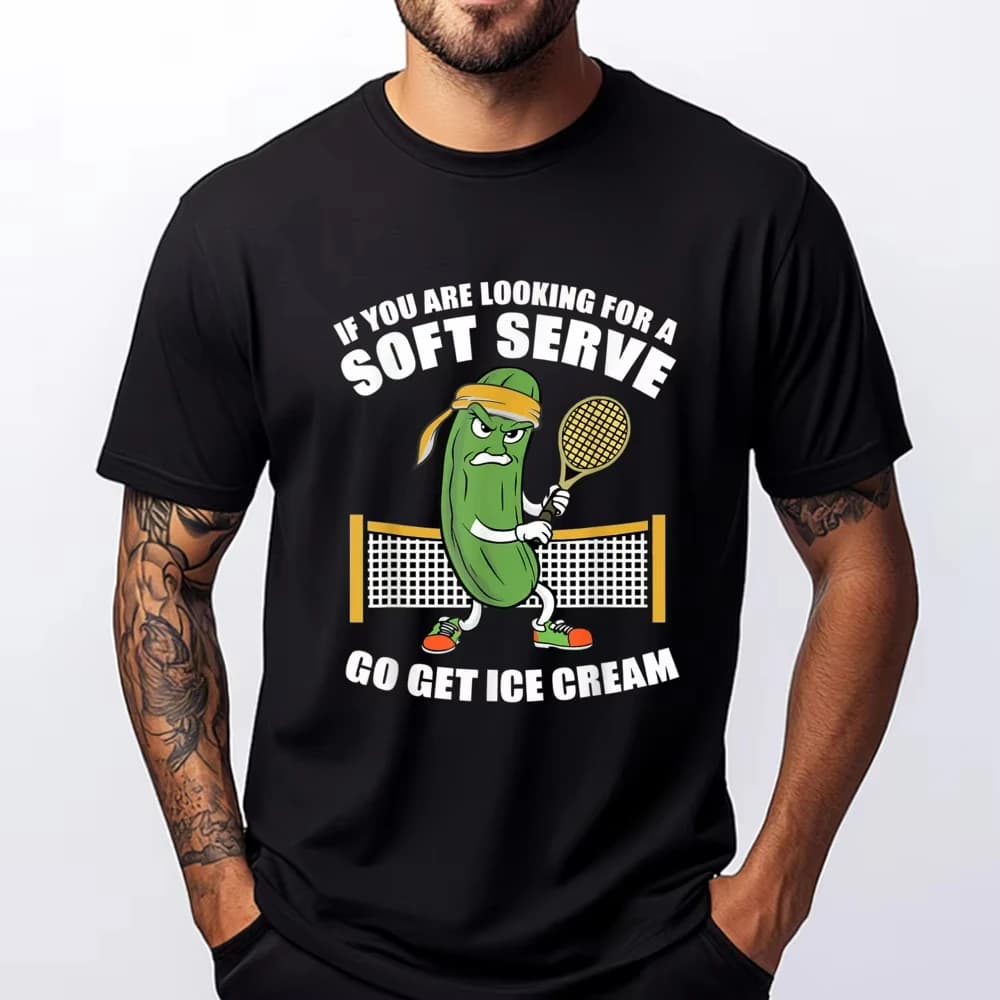 New Fun Pickle Ball Gioca Pickle Tennis Soft Serve Gelato Stampa grafica T-shirt T-shirt Uomo Donna Memorial Day Streets