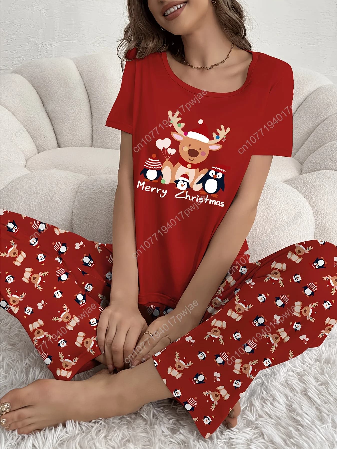 Christmas pajamas set: comfortable long-sleeved crew neck with festive hat from Santa Claus and Scottish dressing, polyester blend, washing machine