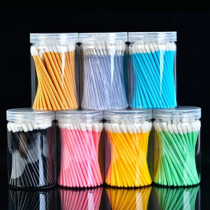 100 Pz/bottiglia Tubi per pennelli per labbra in plastica portatili Lucidalabbra usa e getta per truccatori di ciglia Etichetta privata con logo personalizzato