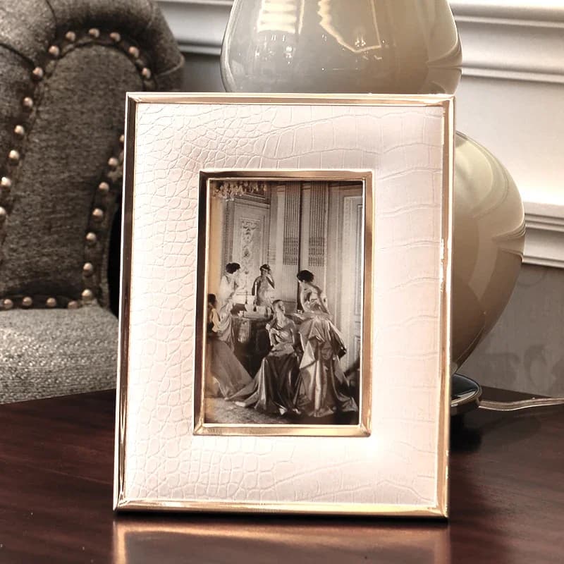 Black & White Leather Picture Frame - Modern Crocodile Pattern Alloy Frame, Living Room Home Decor, Stylish Photo Holder