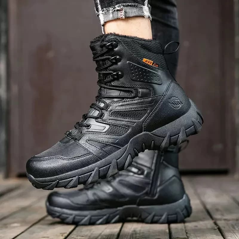 Nuove scarpe firmate Stivali da moto da uomo Stivali da trekking antiscivolo Stivali da lavoro resistenti all'usura per esterni Scarpe da trekking per uomo