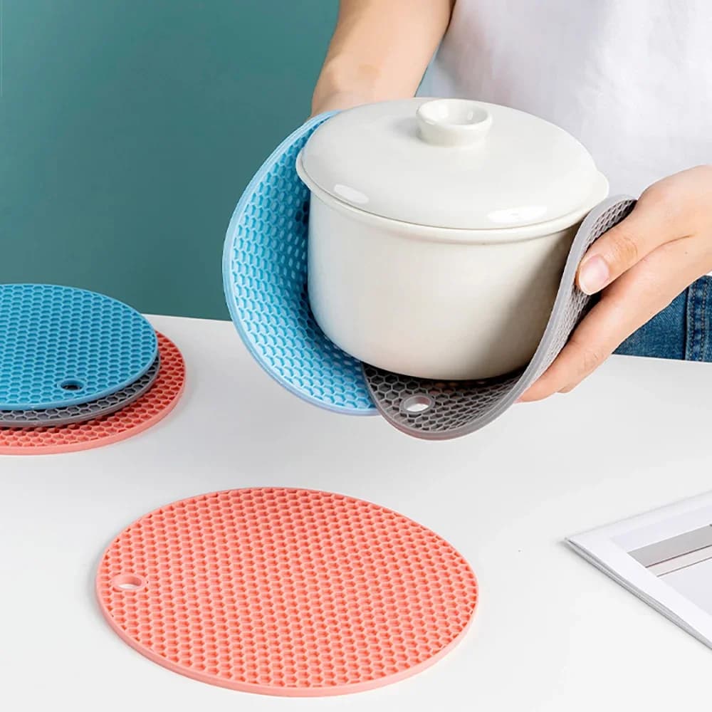 Multifunctional Silicone Kitchen Table Crockery, Non-slip and Heat Resistant Round Duvet, Funny Door