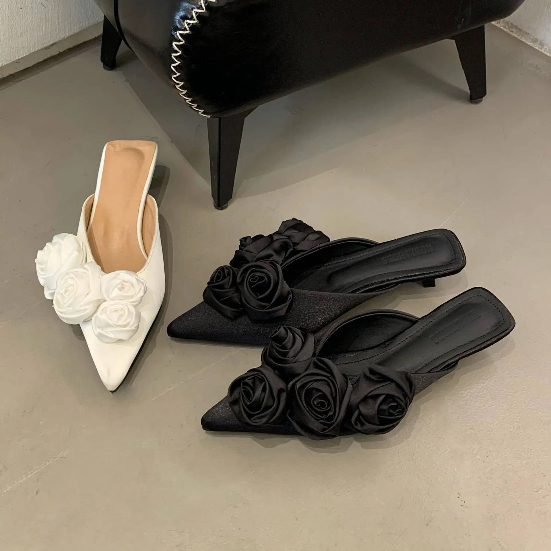 2026 New Pointed Toe High Heel Slippers Women's Outdoor Wear Floral Decoration Mule Shoes Fashionable Versatile High-End Feeling